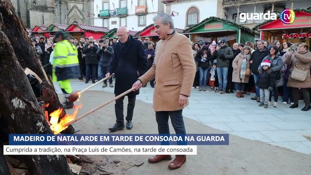 Madeiro de Natal arde em tarde de consoada na Guarda 